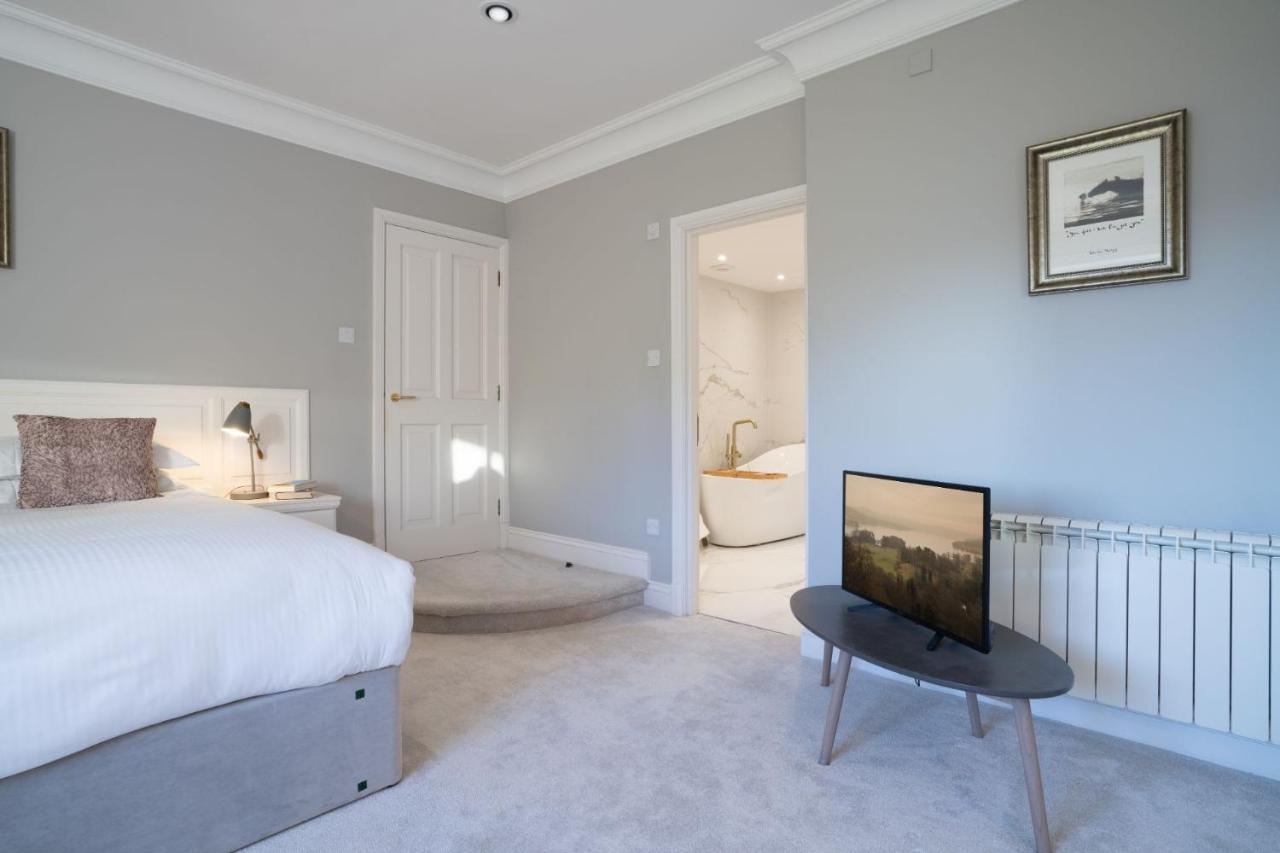 Brand New - Contemporary - 2 Bedroom - 2 Bathroom - Spacious Apartment - Lake Views Ambleside Eksteriør bilde