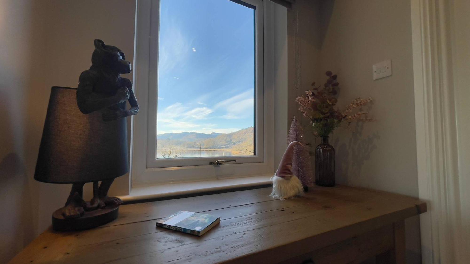 Brand New - Contemporary - 2 Bedroom - 2 Bathroom - Spacious Apartment - Lake Views Ambleside Eksteriør bilde
